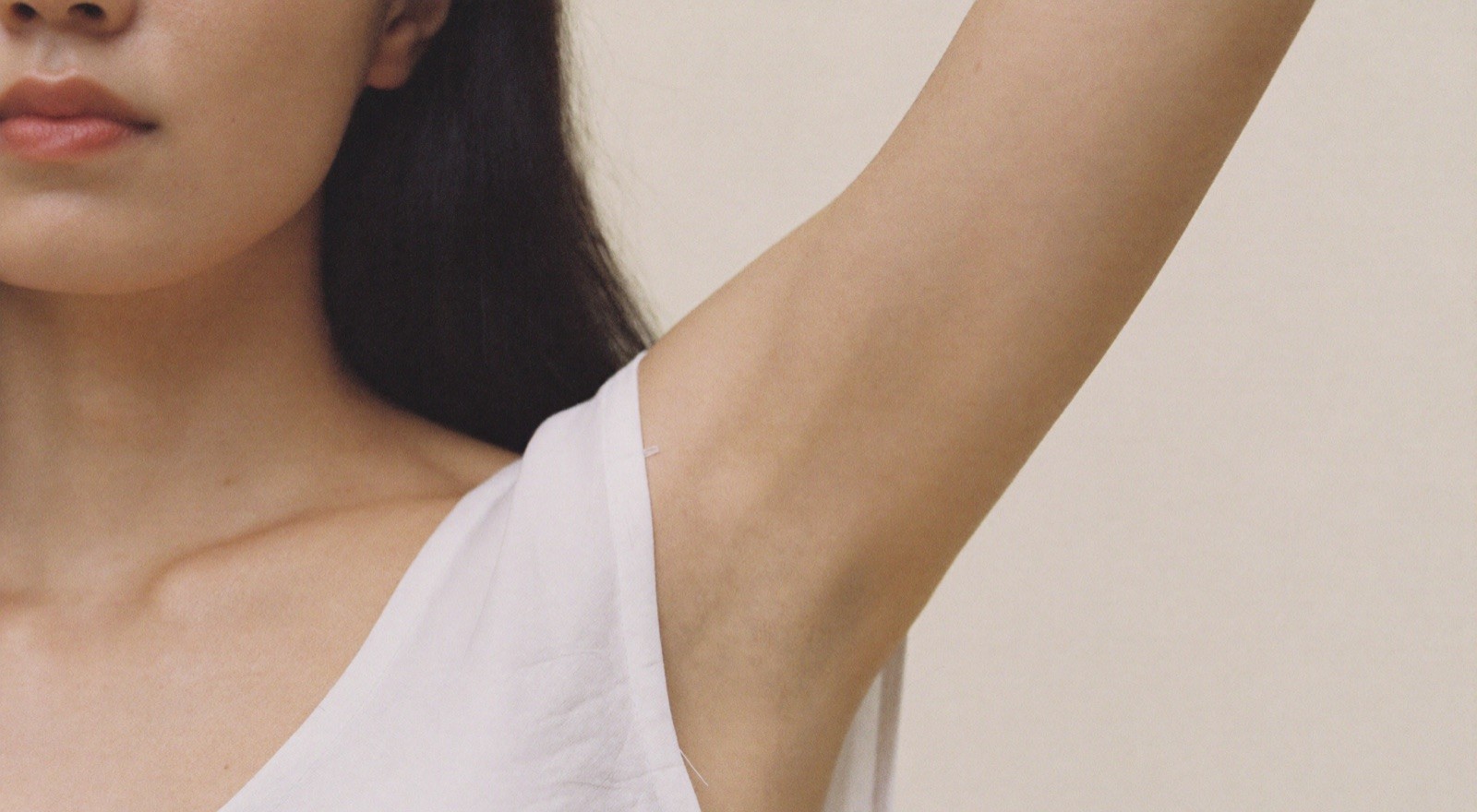 Smooth underarm skin during a laser hair removal session